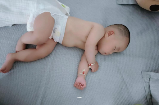 河北3个月宝宝怎么抱